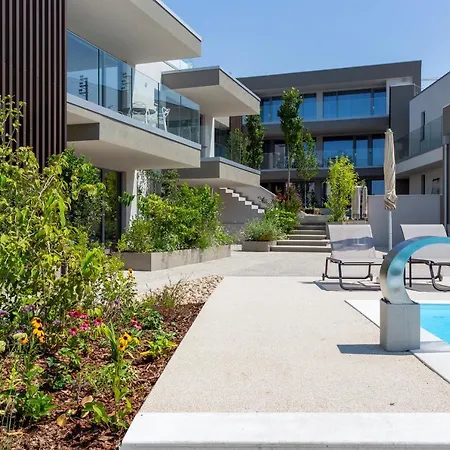 Prada' Eco Apartahotel 4*